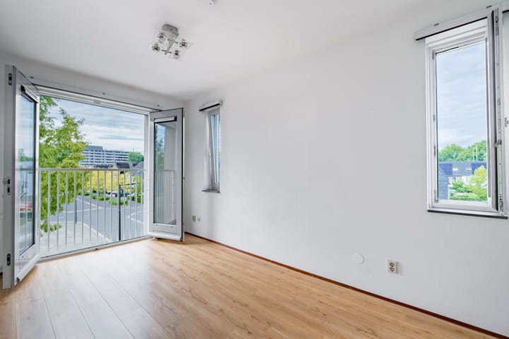 Photo 16 of Emanzana 3