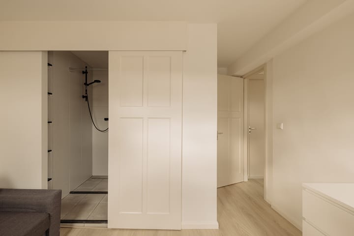 Photo 20 of Van Tuyll van Serooskerkenweg 28-3