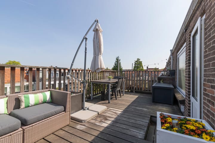 Photo 31 of Van Tuyll van Serooskerkenweg 28-3