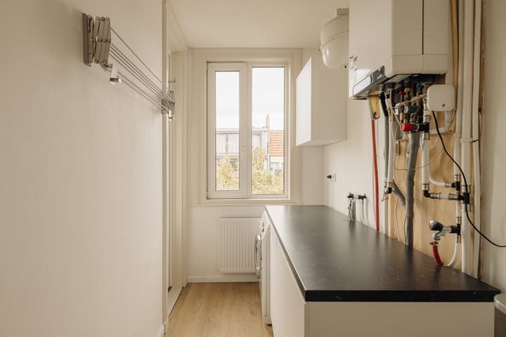 Photo 32 of Van Tuyll van Serooskerkenweg 28-3