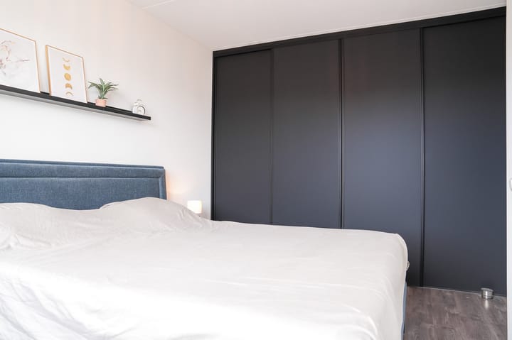 Photo 22 of Annie M.G. Schmidthof 17