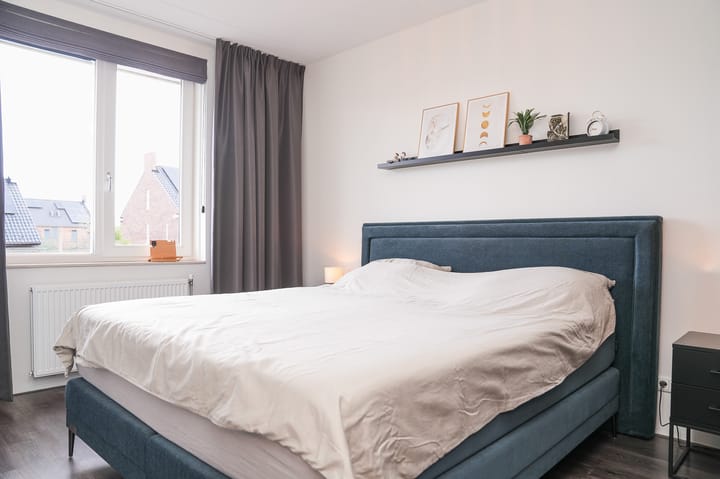 Photo 20 of Annie M.G. Schmidthof 17