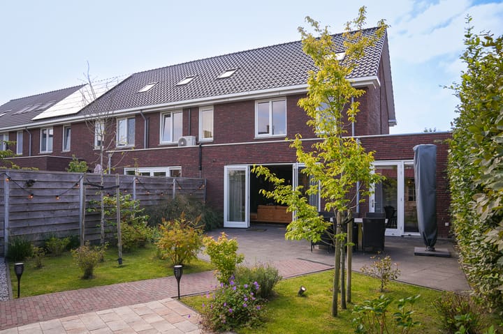 Photo 33 of Annie M.G. Schmidthof 17