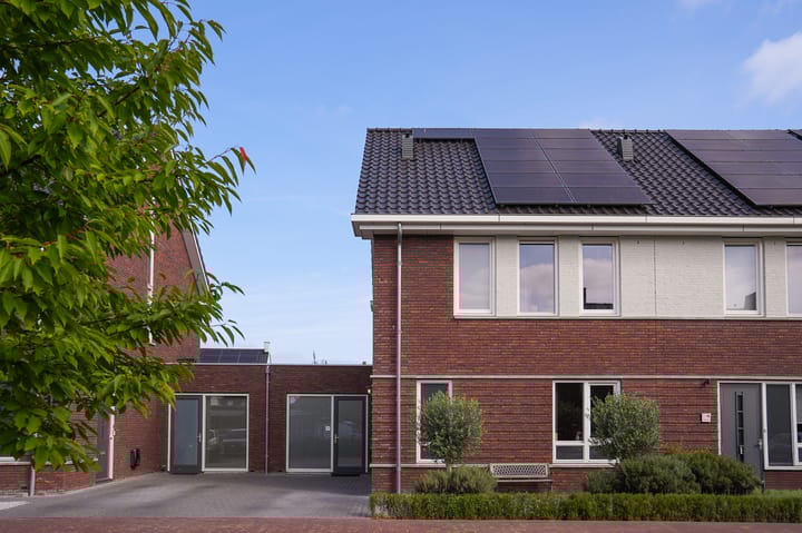 Photo 35 of Annie M.G. Schmidthof 17