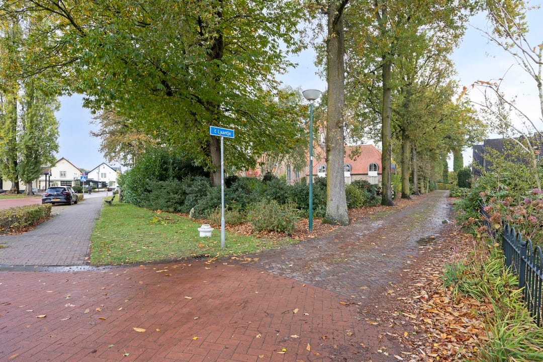 Photo 37 of Van Oldenbarneveltstraat 94