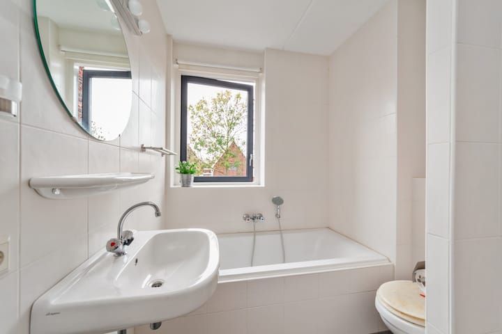 Photo 19 of Waterweegbree 34