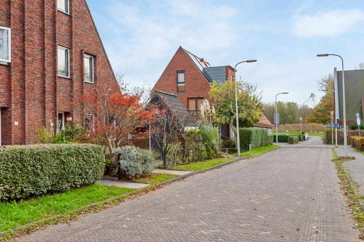 Photo 38 of Waterweegbree 34