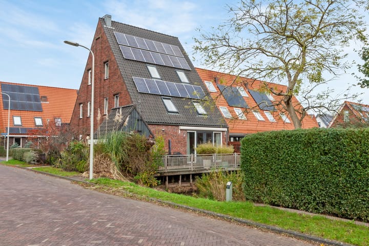 Photo 39 of Waterweegbree 34