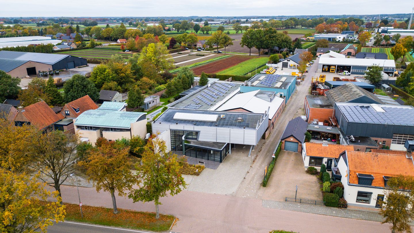 View photo 2 of Wernhoutseweg 72