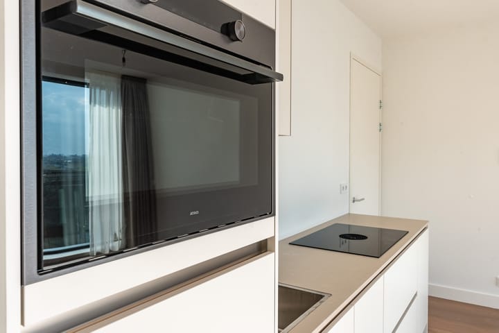 Photo 13 of Ton de Leeuwstraat 94