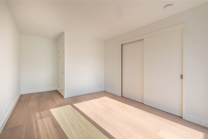 Photo 25 of Ton de Leeuwstraat 94