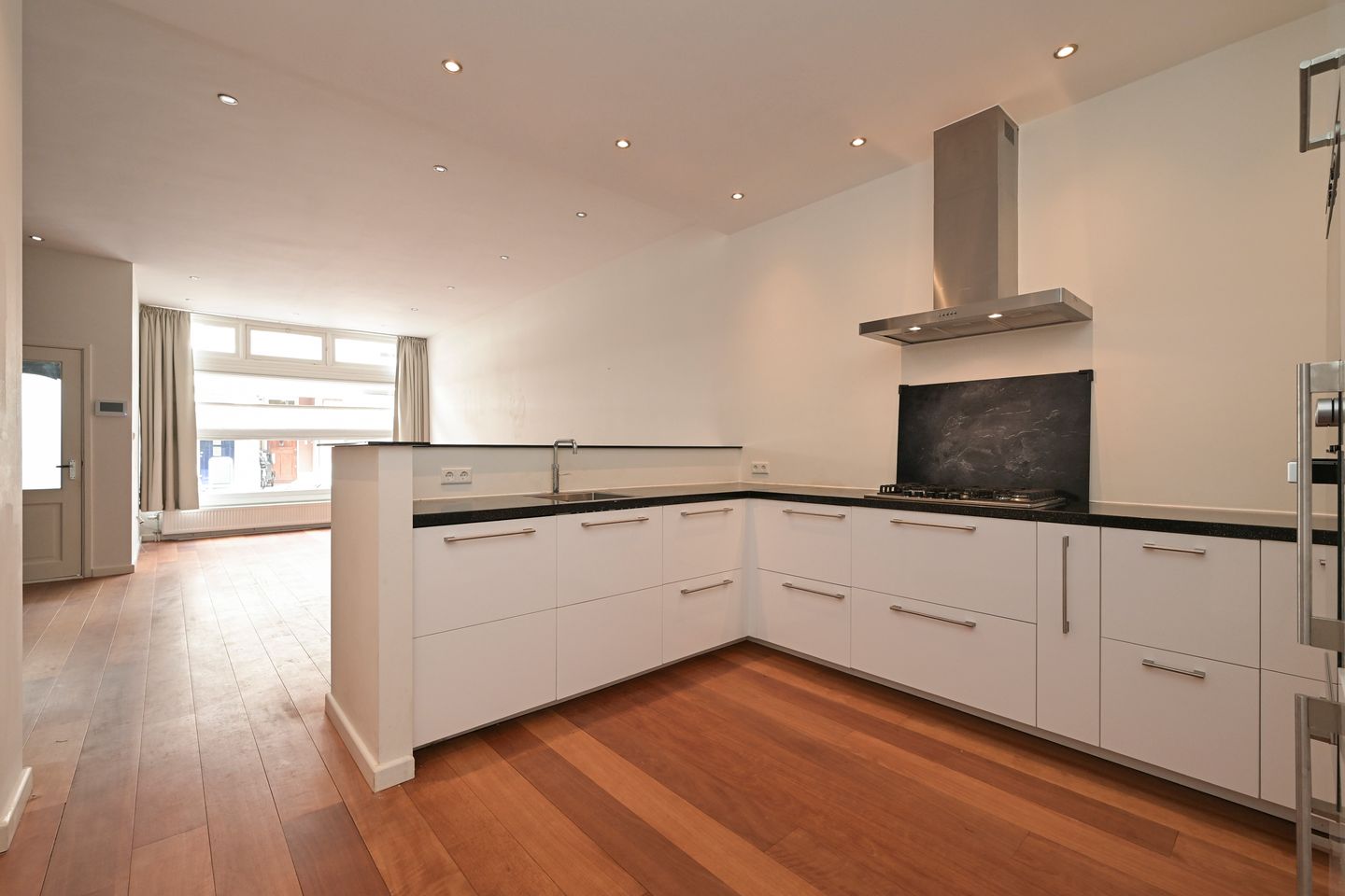 Photo 4 of Weissenbruchstraat 23