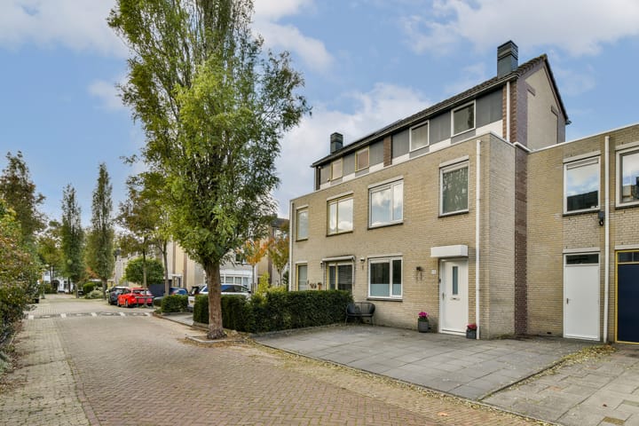 Foto 32 van Medanstraat 15