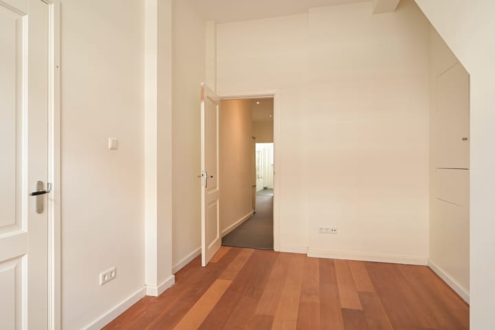 Photo 8 of Weissenbruchstraat 23