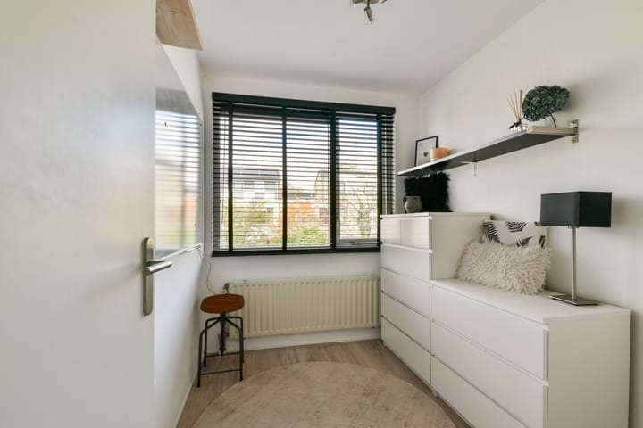 Foto 24 van Medanstraat 15