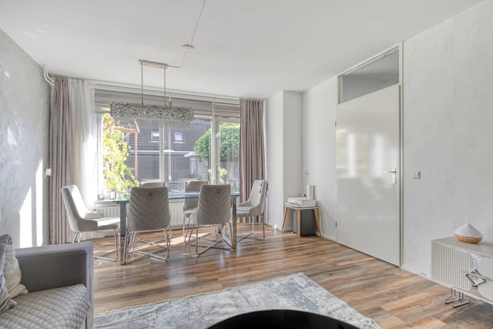 Foto 12 van J. Calsstraat 4