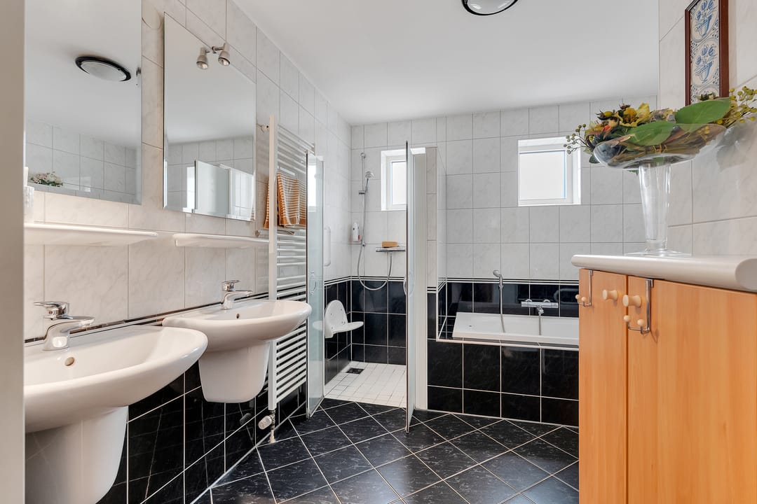 Photo 16 of Grotestraat 184-C