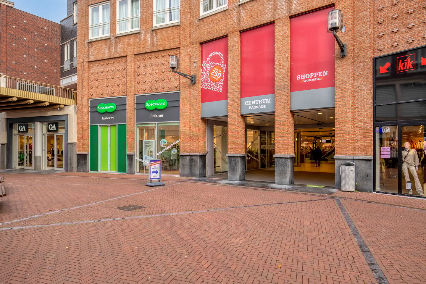 View photo 2 of Uitstraat 137