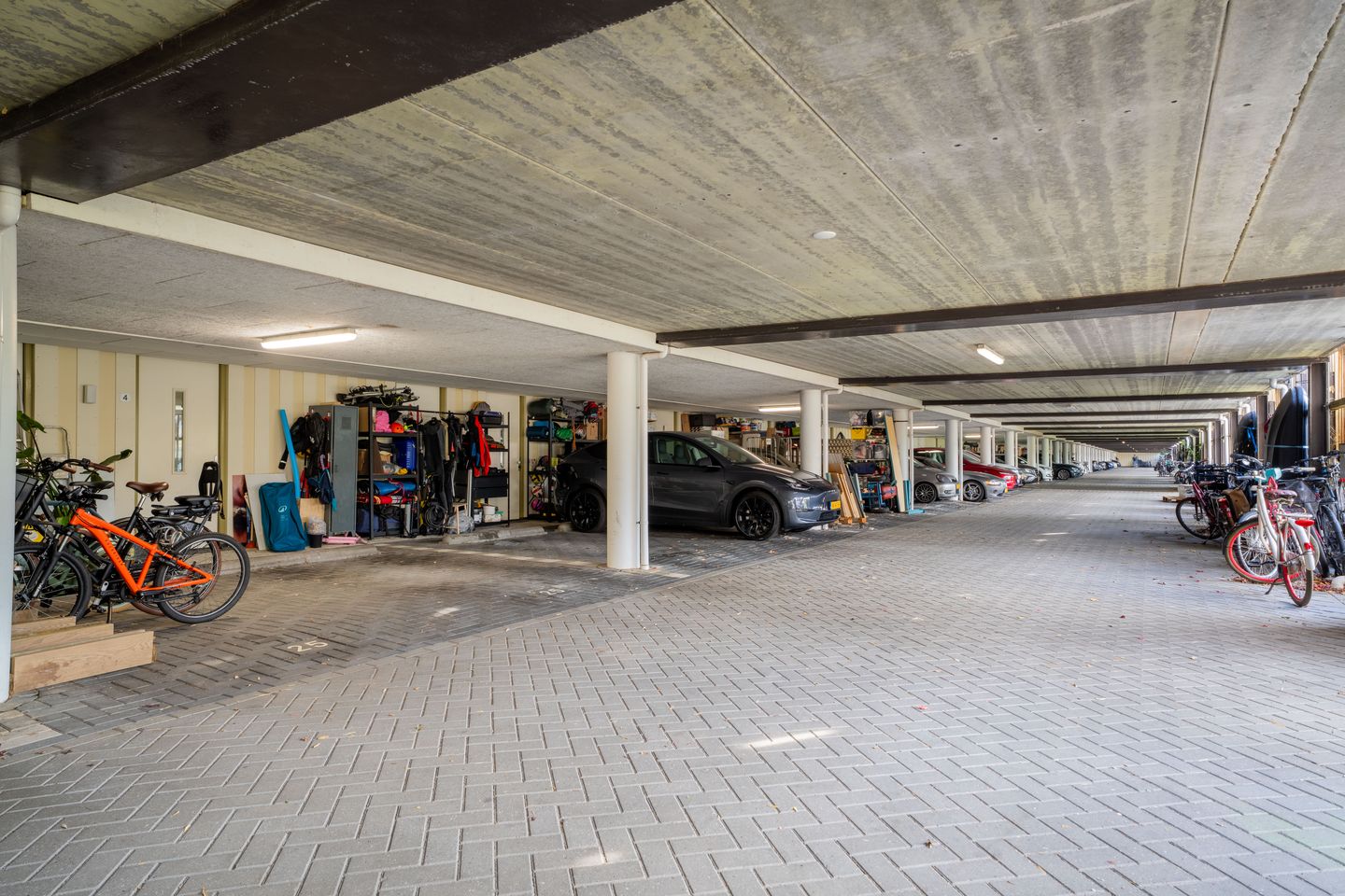 Photo 44 of Emmy Andriessestraat 4