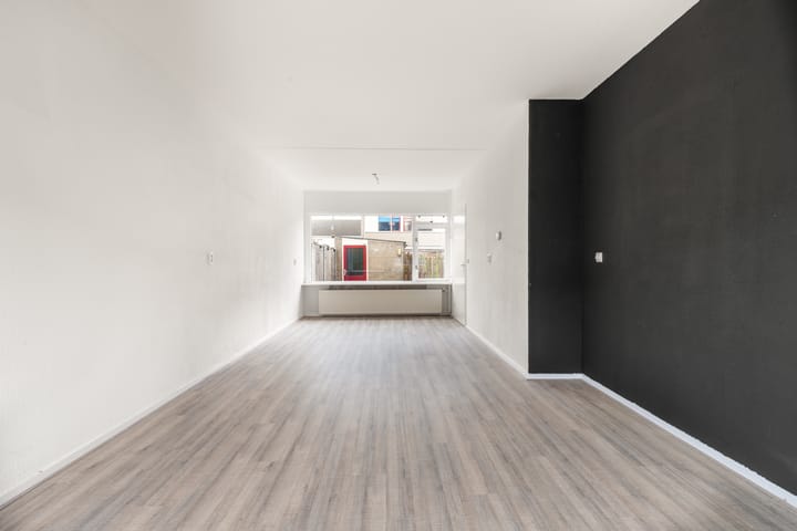 Photo 6 of Amerstraat 2