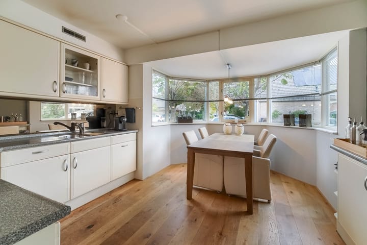 Photo 9 of Johan Huizingastraat 8