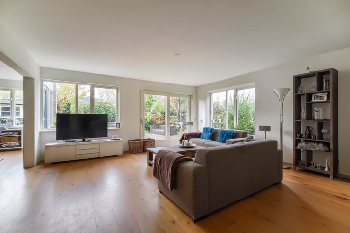 Photo 16 of Johan Huizingastraat 8