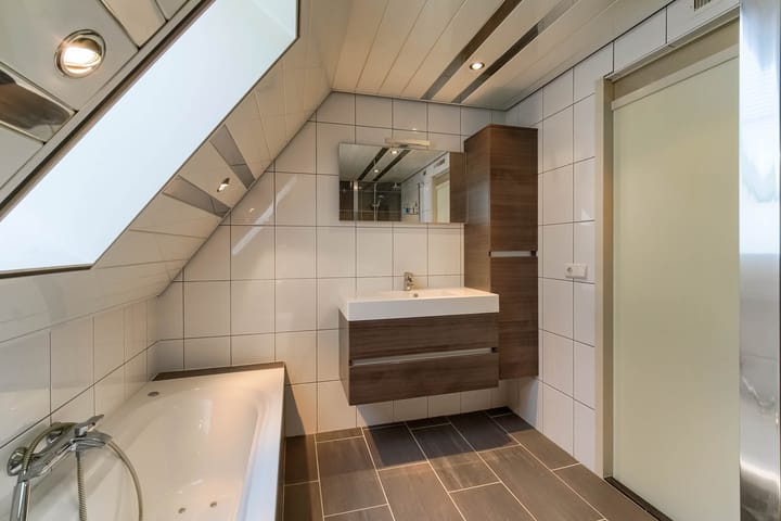 Photo 34 of Johan Huizingastraat 8