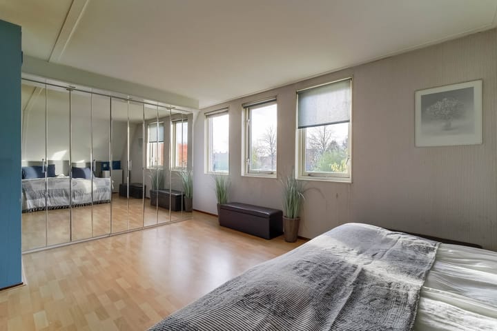 Photo 42 of Johan Huizingastraat 8