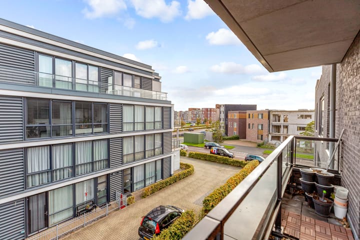 Photo 14 of IJslandstraat 66