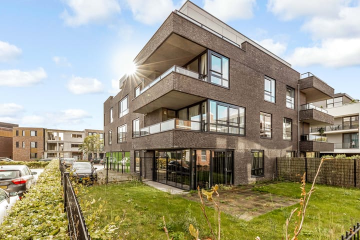 Photo 25 of IJslandstraat 66