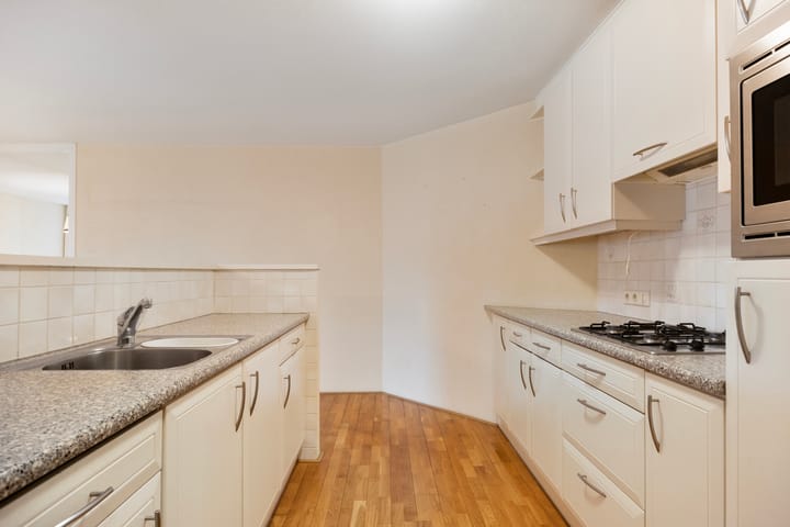 Photo 9 of Peter Benensonstraat 7