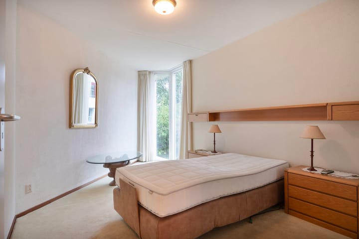 Photo 11 of Peter Benensonstraat 7