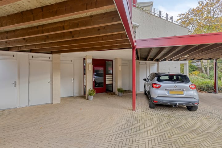 Photo 17 of Peter Benensonstraat 7