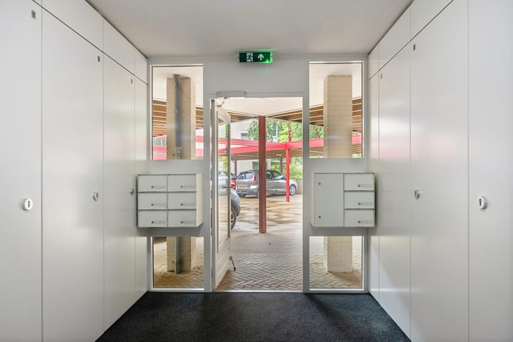 Photo 18 of Peter Benensonstraat 7