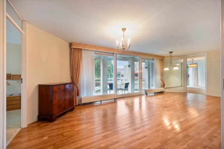 Photo 23 of Peter Benensonstraat 7