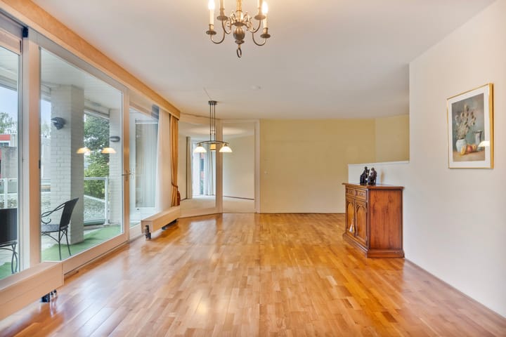 Photo 24 of Peter Benensonstraat 7