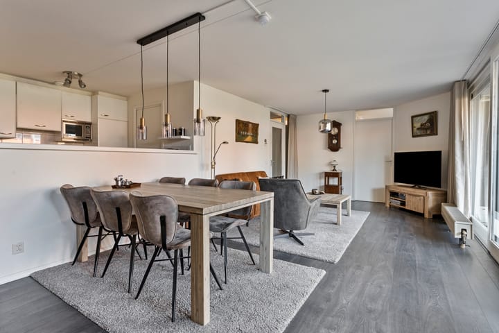 Photo 26 of Peter Benensonstraat 7