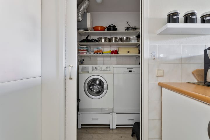 Photo 32 of Peter Benensonstraat 7