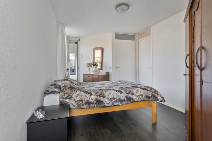 Photo 38 of Peter Benensonstraat 7