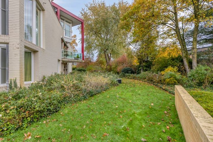 Photo 42 of Peter Benensonstraat 7