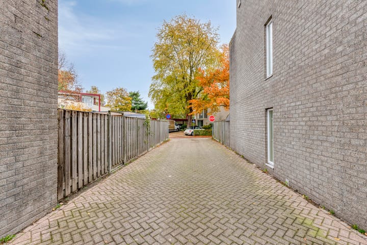 Photo 47 of Peter Benensonstraat 7