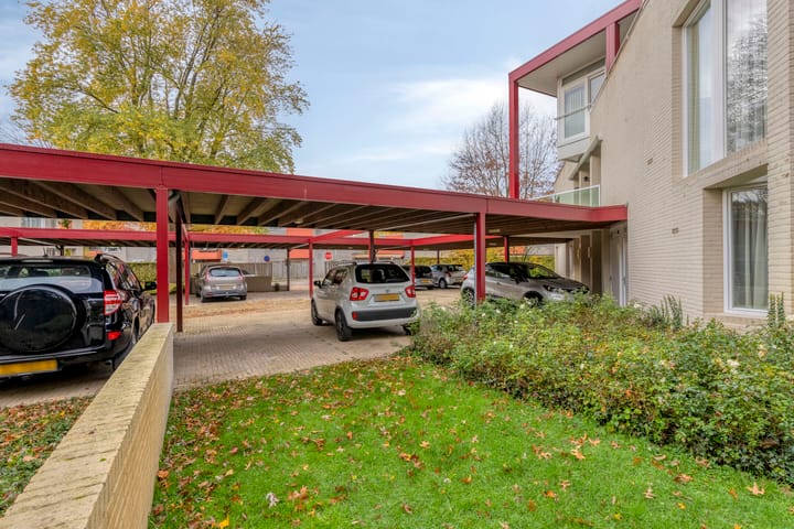 Photo 48 of Peter Benensonstraat 7