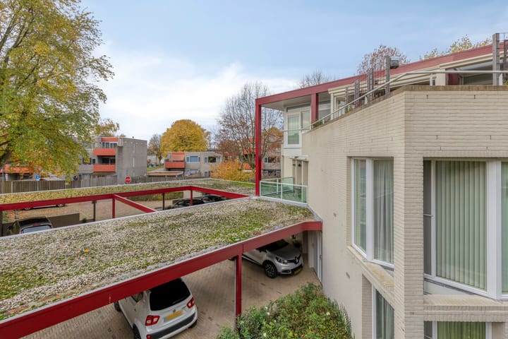 Photo 49 of Peter Benensonstraat 7