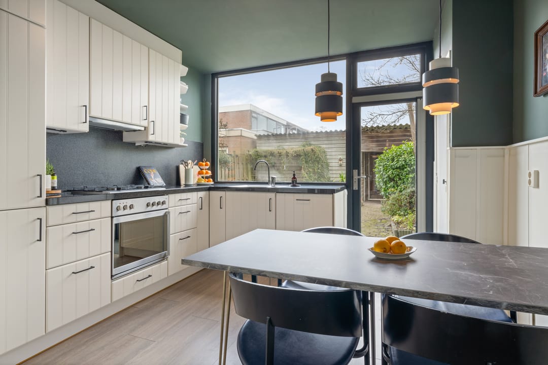 Photo 13 of Vondellaan 25