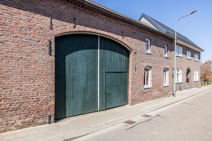 Photo 2 of Titus Brandsmastraat 5