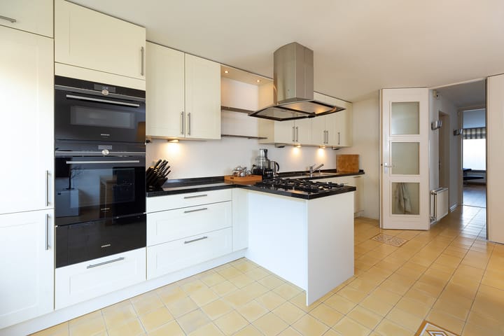 Photo 5 of Van Hogendorplaan 1-H