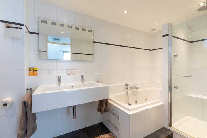 Photo 18 of Van Hogendorplaan 1-H