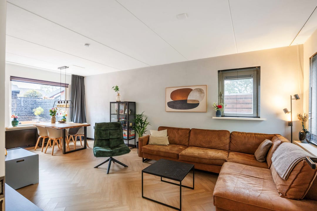 Photo 2 of Van Ewsumstraat 8