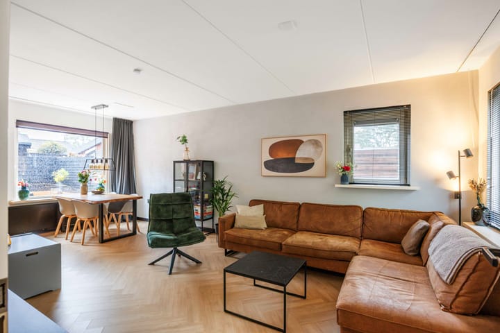 Photo 2 of Van Ewsumstraat 8