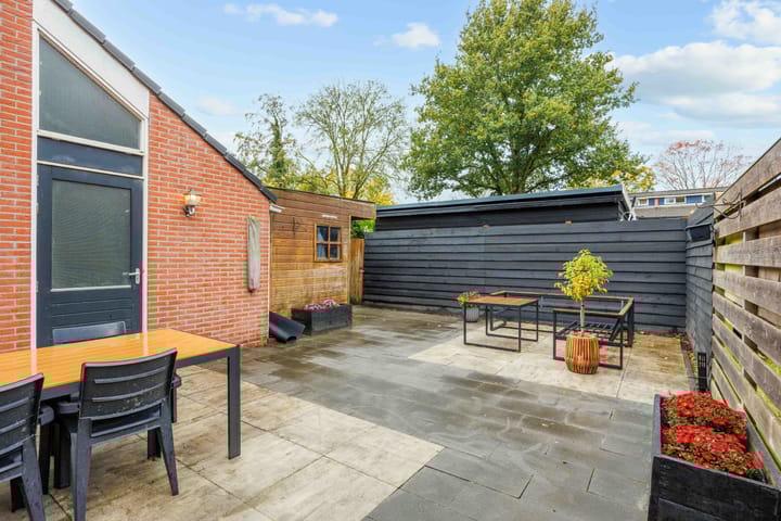 Photo 5 of Van Ewsumstraat 8